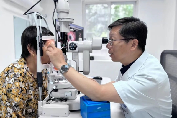 医德医风 | 金钢小厨精密眼科王林农：守护生命希望，，，，在“刀尖起舞”的光明篆刻师